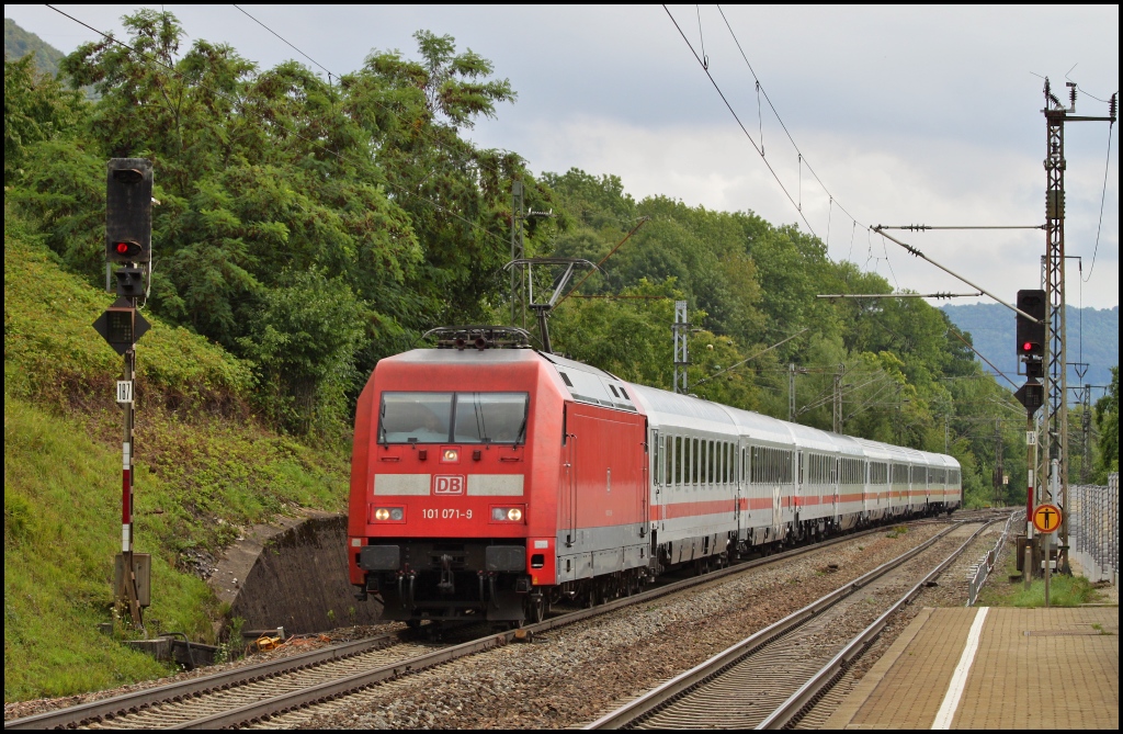 101 071 mit IC in Fahrtrichtung Stuttgart am 15.08.11 in Gingen (Fils)