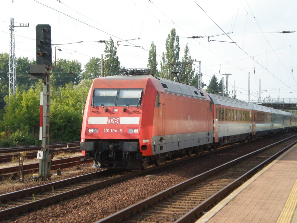 101 104 mit EC nach Prag in Elsterwerda hbf, 28.06.2012.