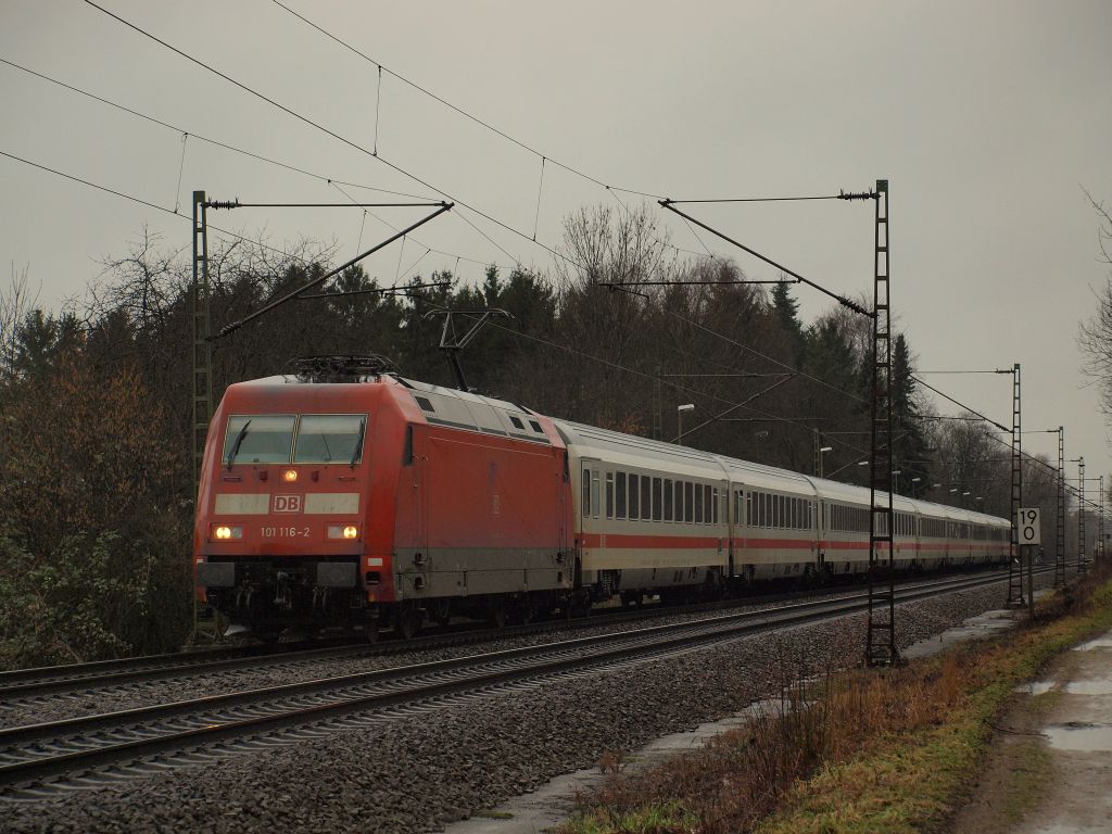 101 116-2 zog einen Intercity von Westerland durch Prisdorf am 2.6.