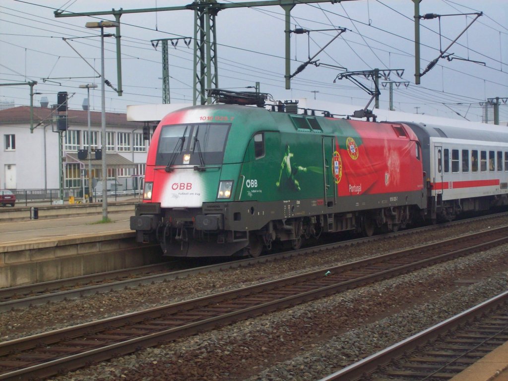 1016 025-7 mit IC 2082 Knigssee im Bahnhof Fulda am 18.04.09
