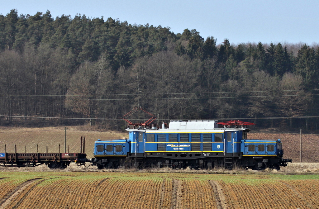 1020 041-8 der Mittelweserbahn auf ihrer letzten Fahrt am 15.03.12 bei Fulda
