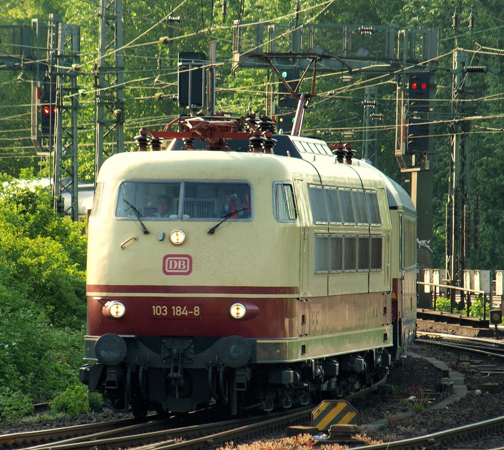 103 184-8 fuhr mit dem TEE nach Kln Hbf am 7.5.11 in den Hamburger Hbf ein.