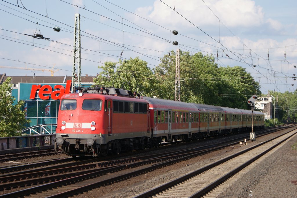 110 415-7 mit einem RE 4 Verstrker in Dsseldorf-Bilk am 28.05.2010