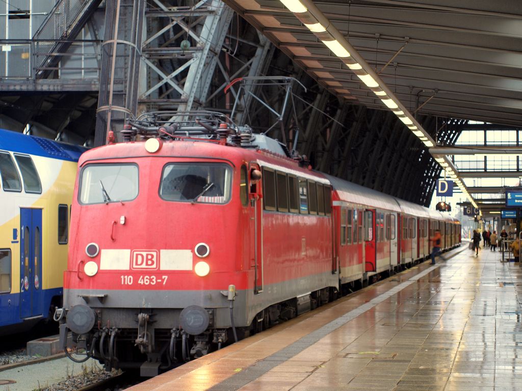 110 463-7 stand mit der Regionalbahn nach Bremerhaven-Lehe im Bremer Hbf am 11.12.