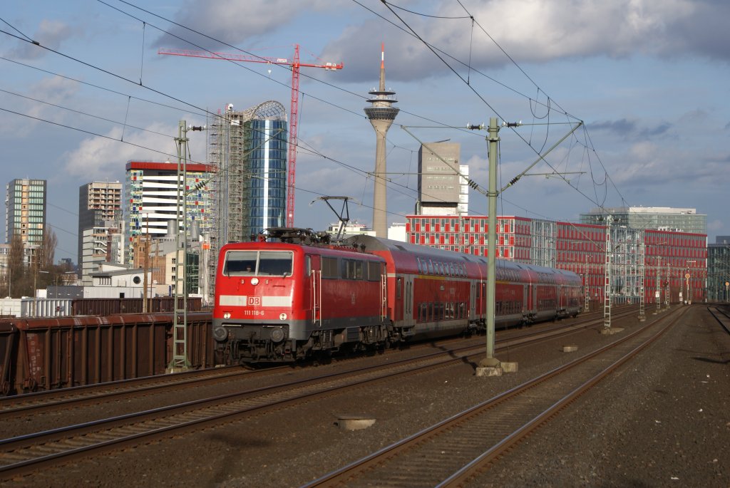 111 118-6 mit dem RE 4 nach Aachen in Dsseldorf Hamm am 27.02.2010
