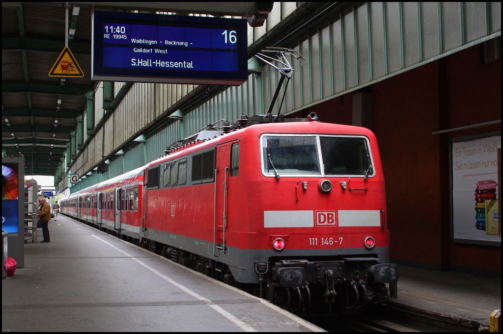 111 146 mit RE 19945 am 15.08.11 in Stuttgart