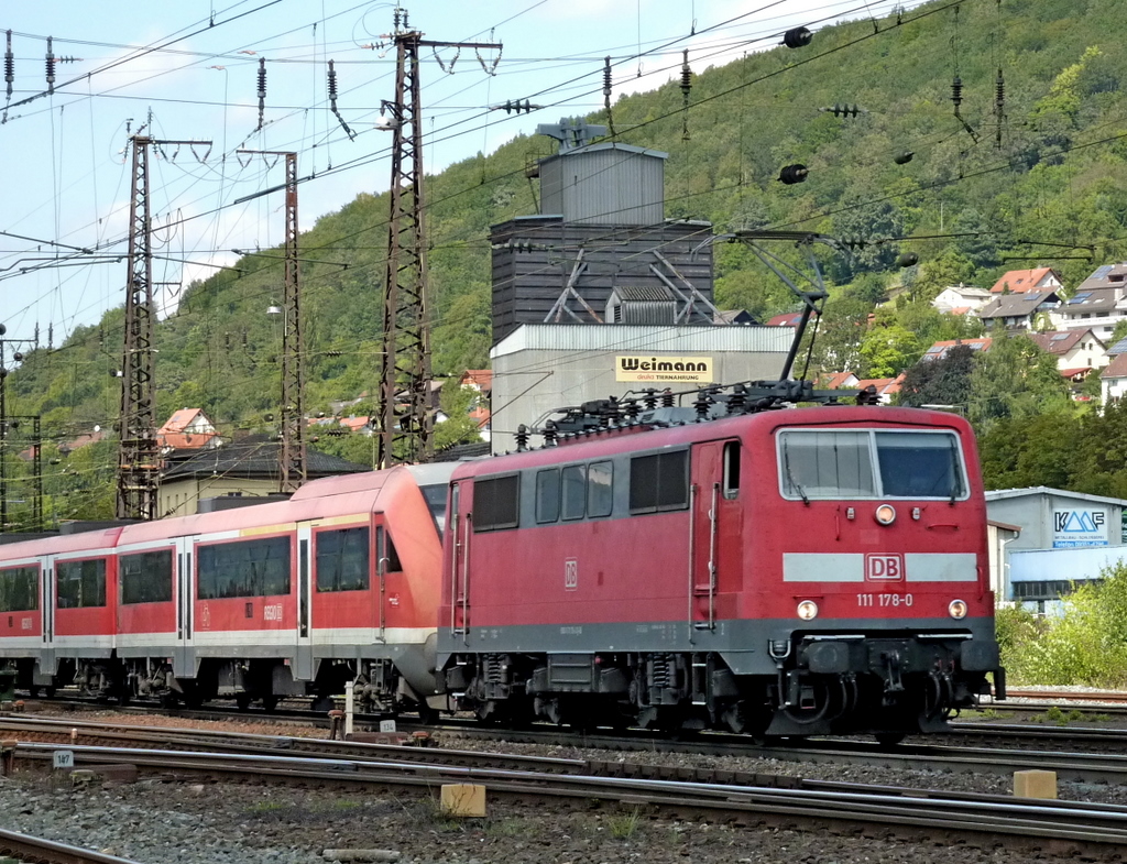 111 178-0 mit RE nach Wrzburg am 05.09.10 in Gemnden am Main