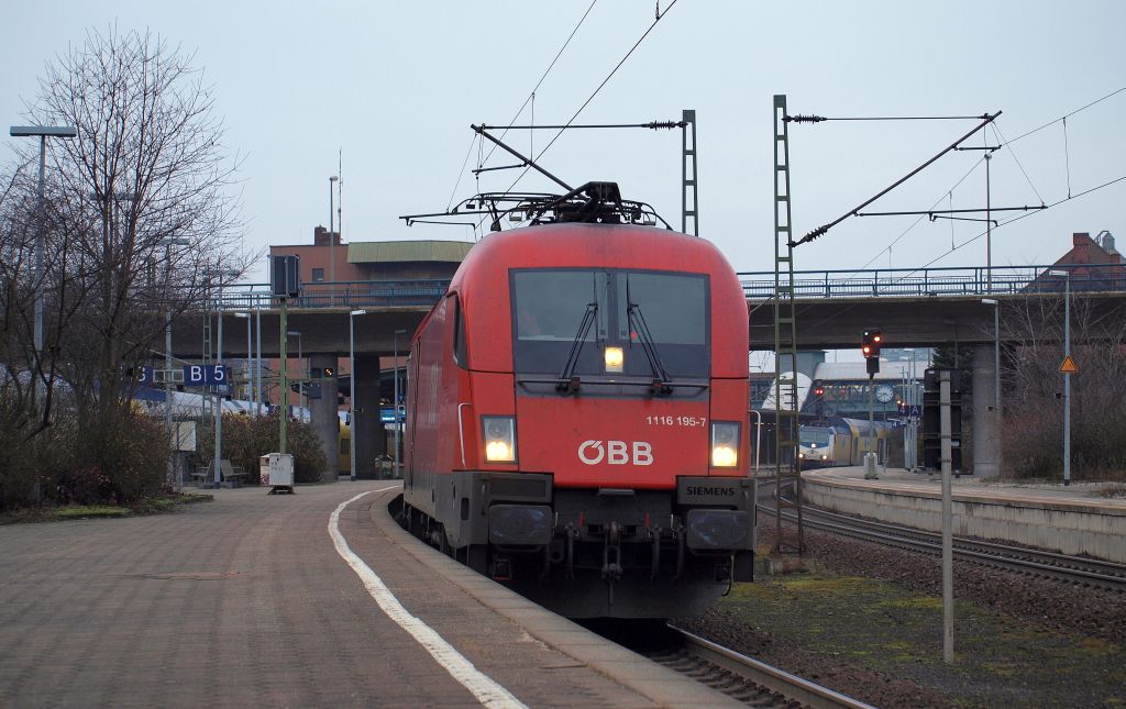 1116 195-7 fuhr mit dem IC 2191 nach Frankfurt/Main am 15.1 in den Harburger Bahnhof ein.