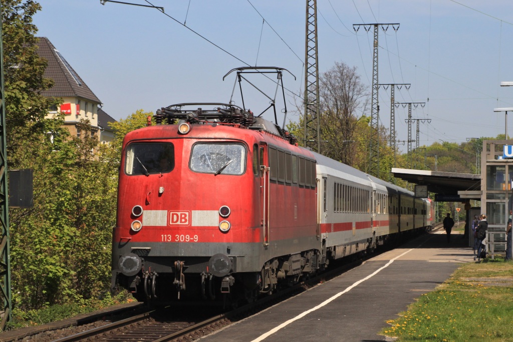 113 309 mit IC von Hamm nach Bonn am 23.04.10 in Kln West.