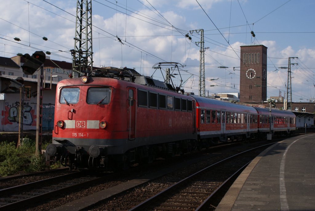 115 114-1 mit einem Schadzug in Dsseldorf Hbf am 28.05.2010