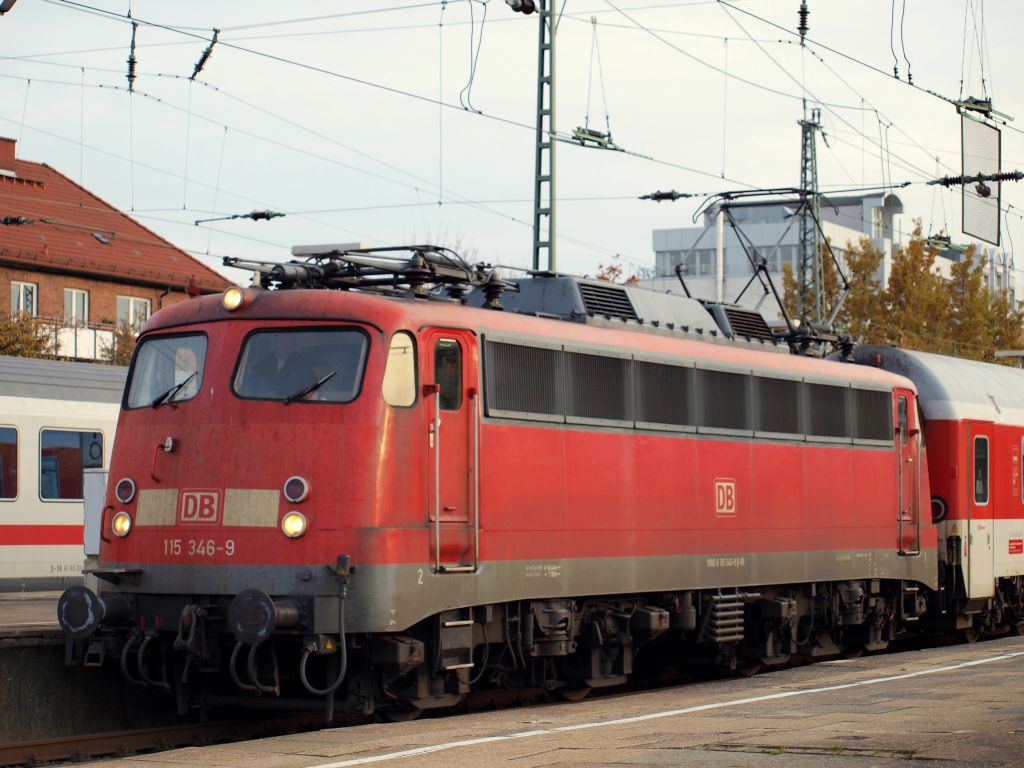 115 346-9 stand am 29.10 mit einem Autozug im Bahnhof Hamburg-Altona.