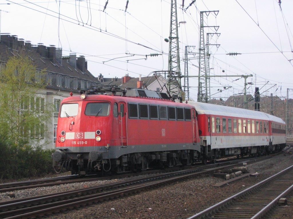 115 459-0 mit einem AZ bei der Einfahrt in Dsseldorf Hbf am 20.04.2008