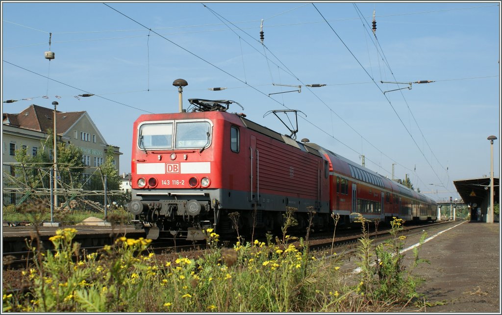 143 116-2 mit S 1 in Radebeul Ost.
24. Sept. 2010