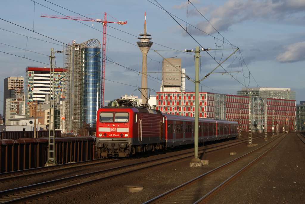 143 854 fuhr als Umleitermit ihrer S 6 ber Dsseldorf Hamm am 27.02.2010
