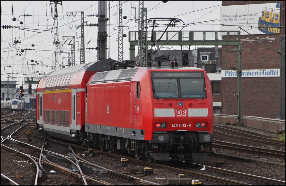 146 003 mit einem RE nach Aachen bei der Ausfahrt aus dem Klner Hauptbahnhof (17.04.11)
