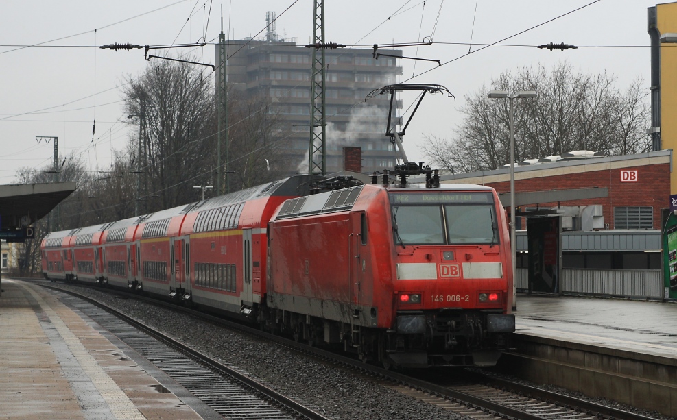146 006 mit RE 2 nach Dsseldorf am 12.02.11 in Recklinghausen