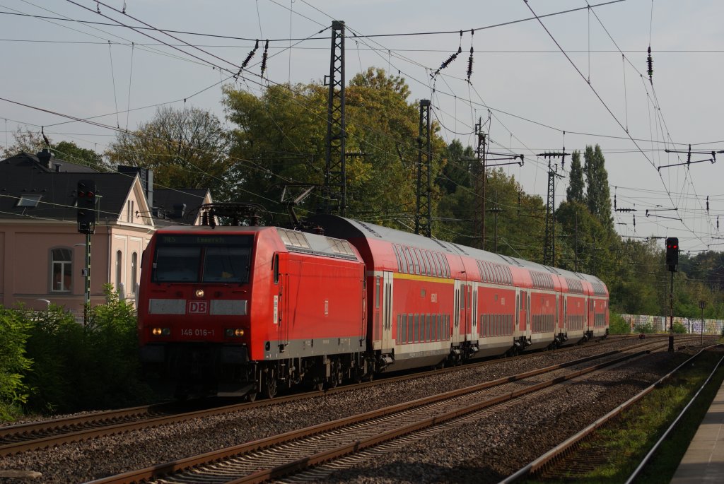 146 016-1 mit dem RE 5 nach Emmerich als Umleiter in Hilden am 07.10.2010