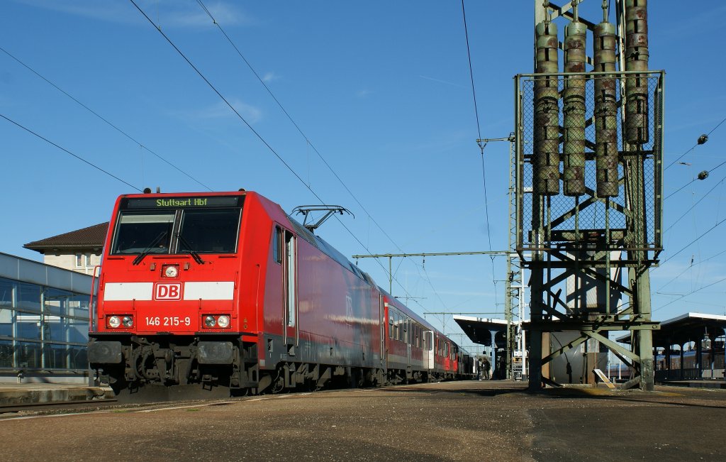 146 215-9 mit einem RE nach Stuttgart in Aalen. 
14. Nov. 2010