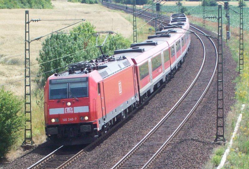 146 240-7 mit RE nach Frankfurt bei Harrbach am 05.07.09
