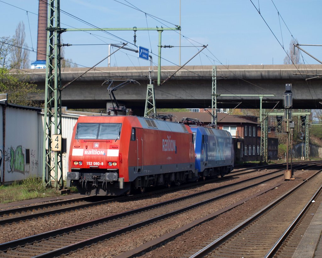 152 080-8 fuhr mit 152 137  Albatros Express  im Schlepp durch Hamburg-Harburg am 24.4