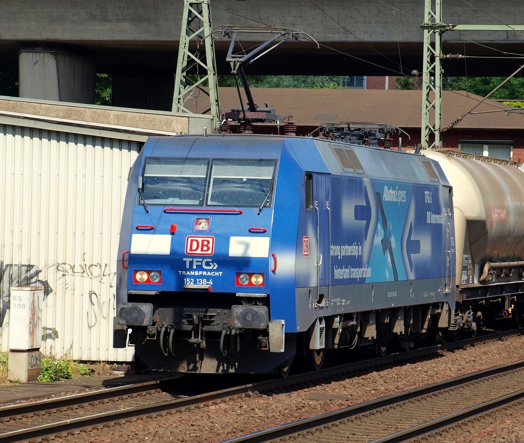 152 138-4 fuhr mit einem Getreide-Zug durch Hamburg-Harburg am 15.7.