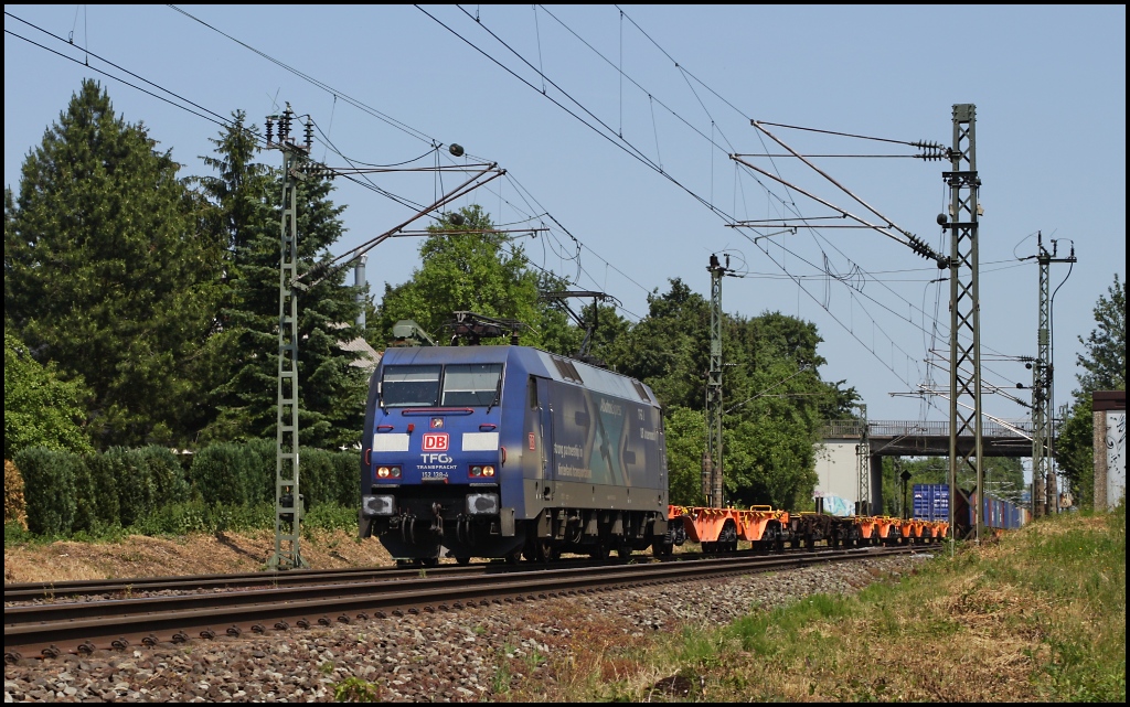 152 138 mit Containerzug in Richtung Dortmund am 04.06.11 in Nordbgge