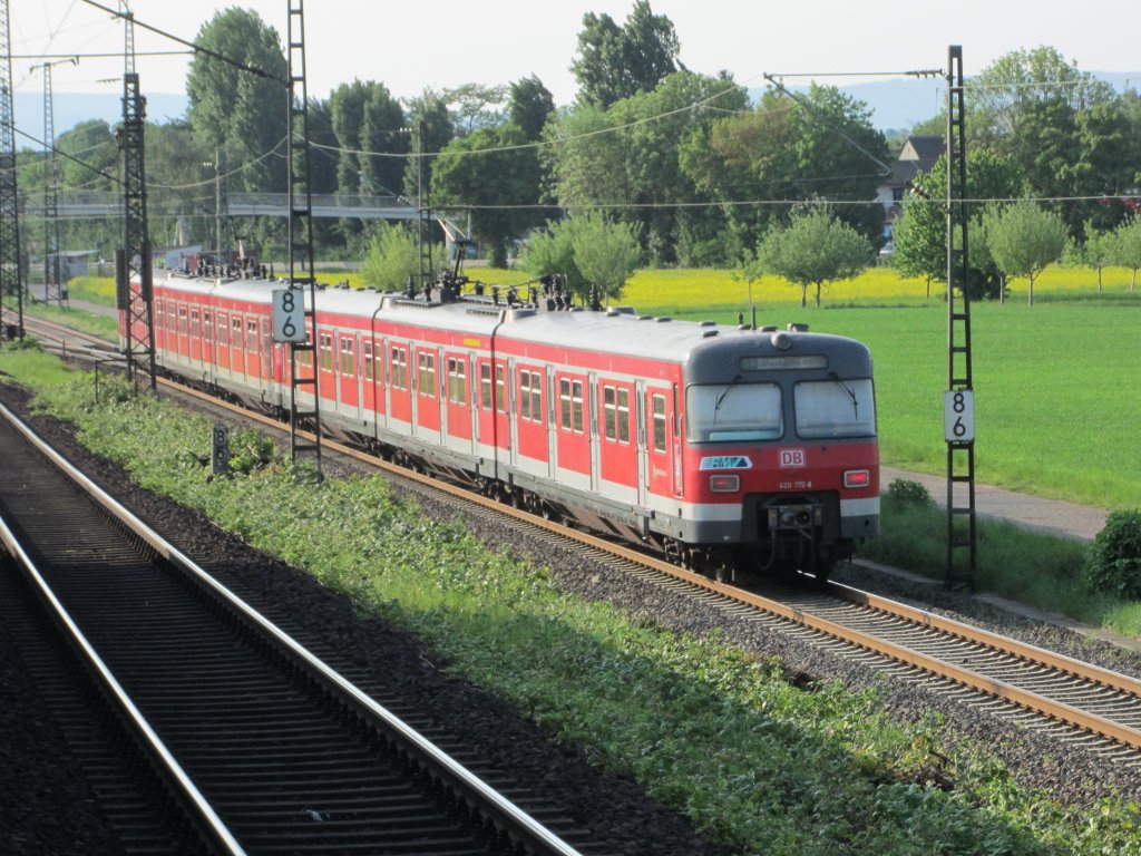 1.5.2011 17:13 420 772-6 als S8 von Haunau Hbf nach Wiesbaden Hbf zwischen Frankfurt (Main) und Mainz. 