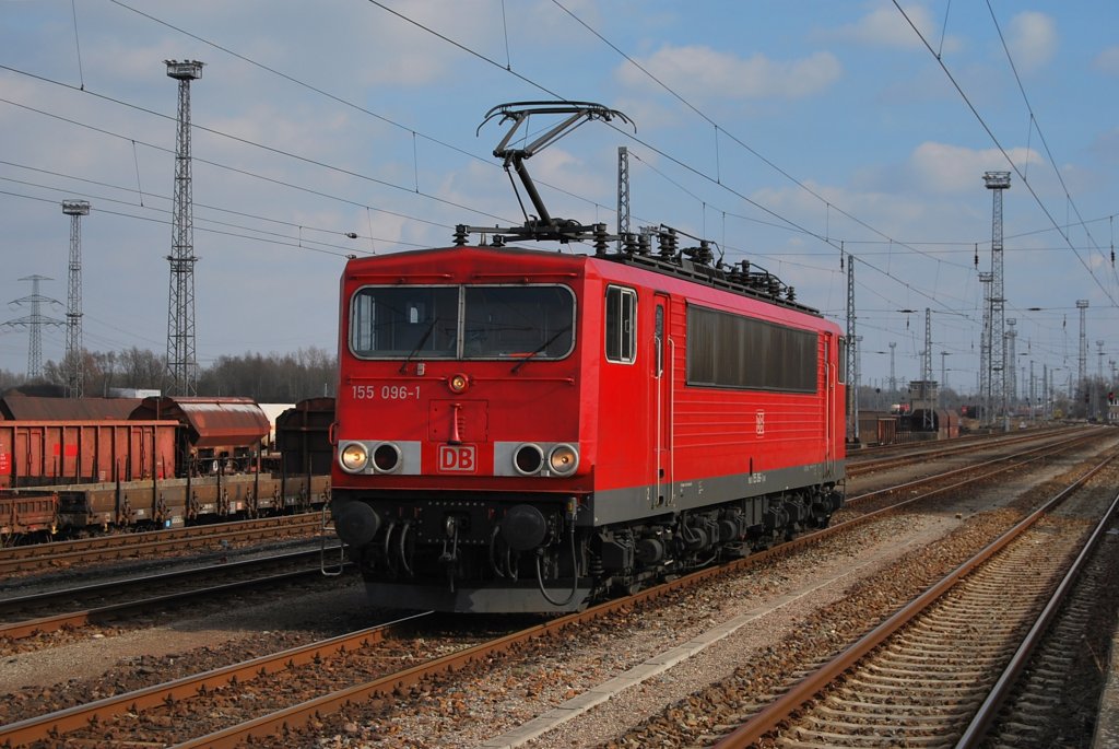 155 096 zeigt sich am 01.04.2011 in Rostock-Seehafen.