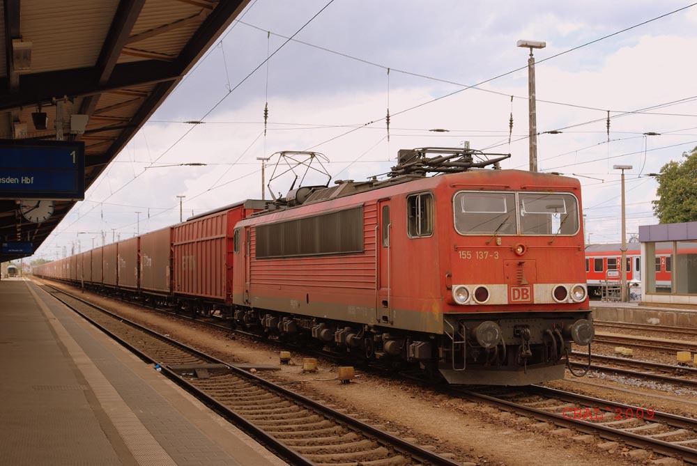 155 137 im Bahnhof Cottbus am 19.05.2009.