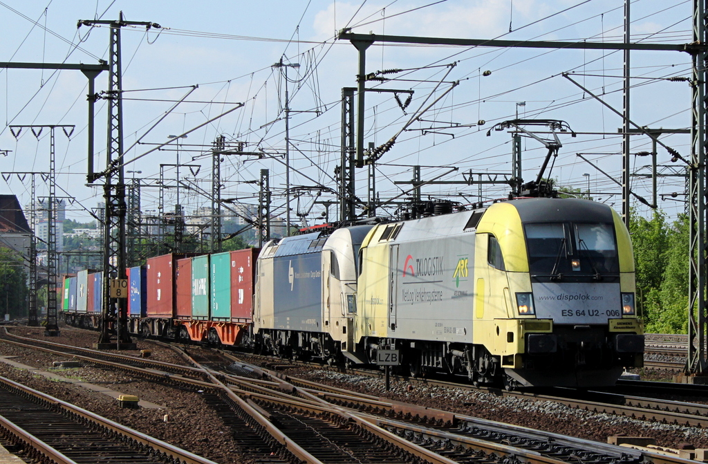 182 506 und 183 705 mit Containerzug am 22.05.12 in Fulda