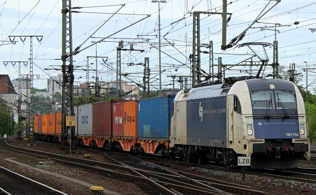 183 704 der WLC mit Containerzug am 10.05.12 in Fulda