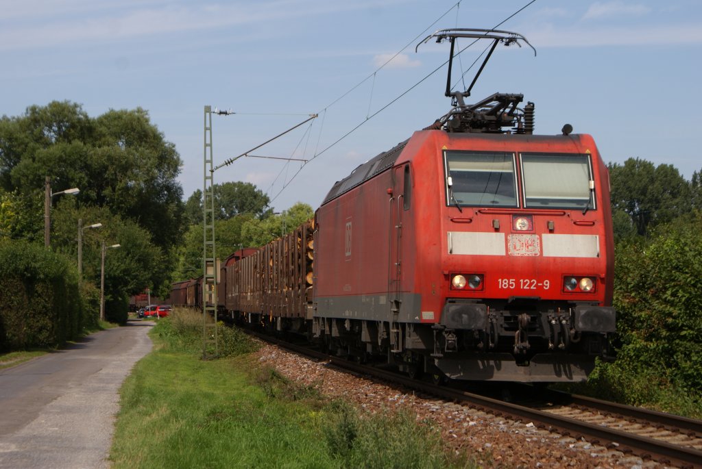 185 122-9 mit einem Gterzug in Karlsruhe Rintheim am 10.08.2010