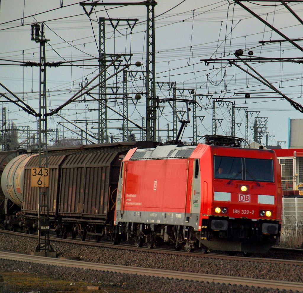 185 322-2 rollte mit einem Mischer durch Hamburg-Harburg am 2.4.