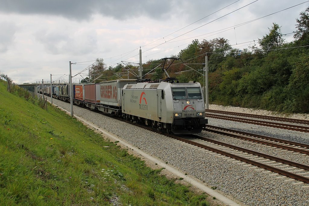 185 538 am 15.September 2012 bei Hattenhofen in Richtung Mnchen.
