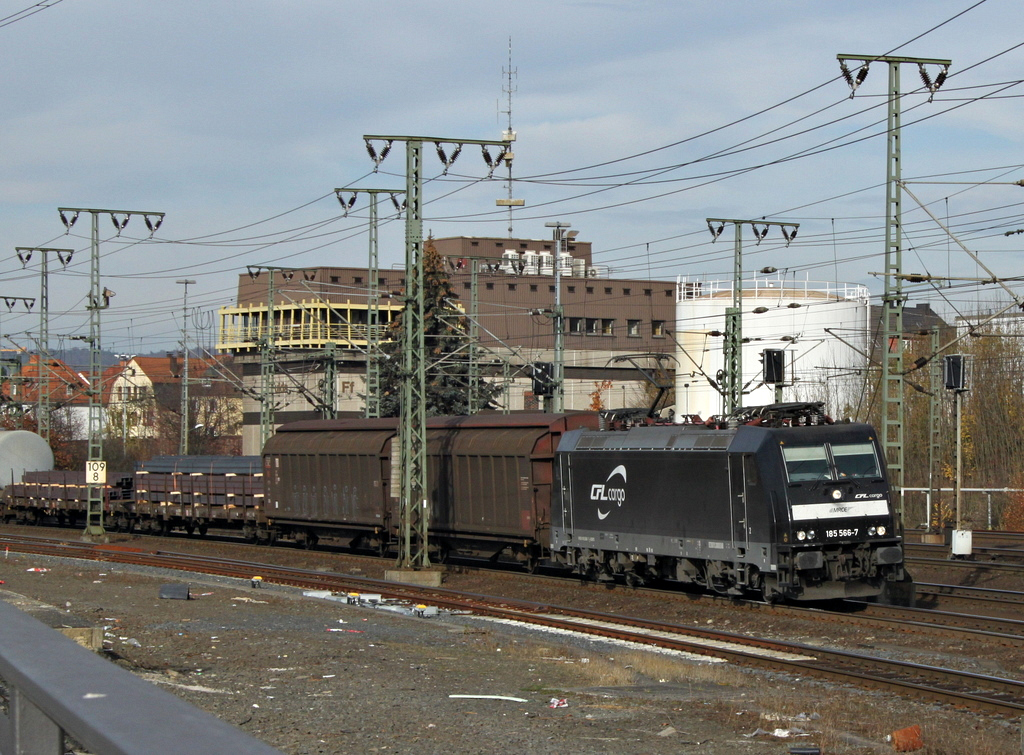 185 566 von CFL Cargo mit DB Schenkerzug am 05.11.11 in Fulda