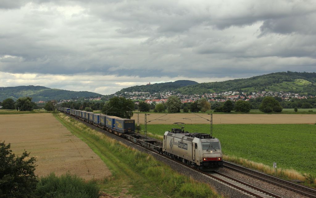 185 581-6  Celine Aline  donnerte mit einem KLV-Zug durch Grosachsen-Heddesheim in Richtung Mannheim am 12.7.12