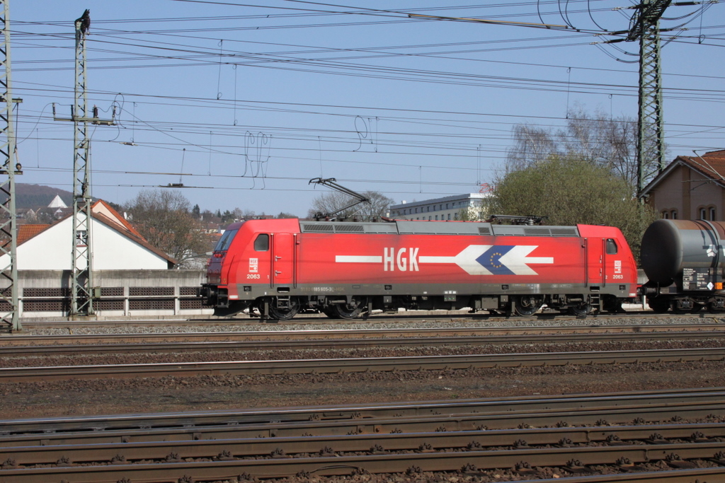 185 605 mit Kesselwagenzug am 29.03.11 in Fulda
