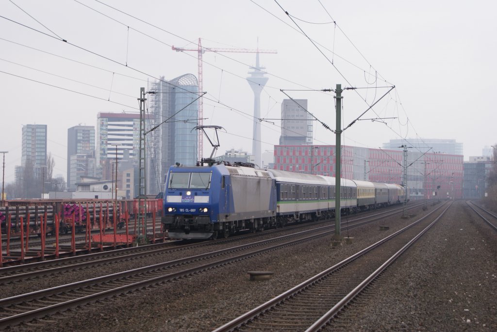 185-CL 008 + 185 CL-009 mit dem RE 13 (Abschiedsfahrt) in Dsseldorf-Hamm am 14.03.2010