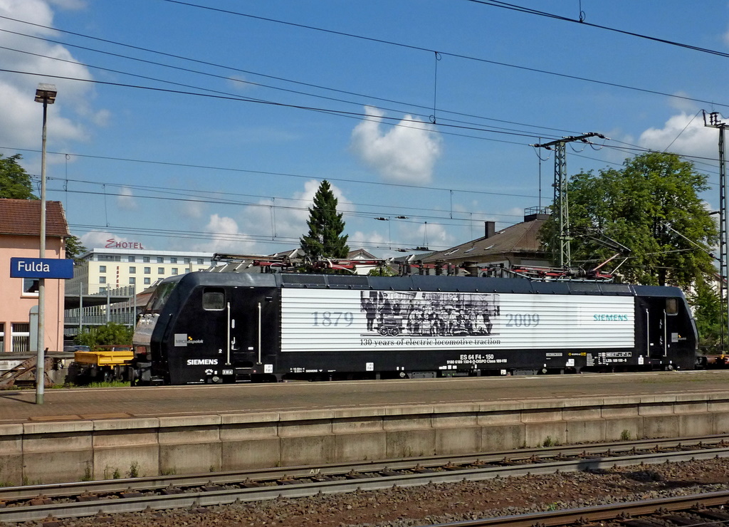 189 150/ ES 64 F4-150 mit Containerzug am 14.08.10 in Fulda