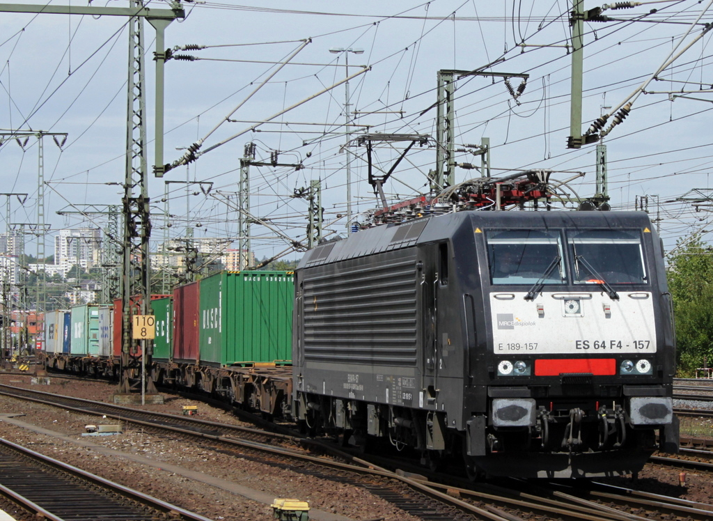 189 157 von Boxxpress am 11.08.11 mit Containerzug in Fulda