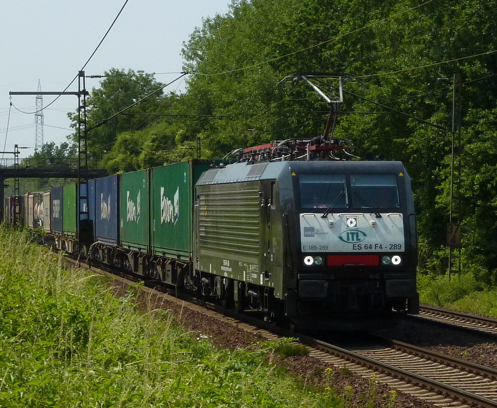 189 289 von ITL mit Containerzug am 10.07.10 in Ahlten