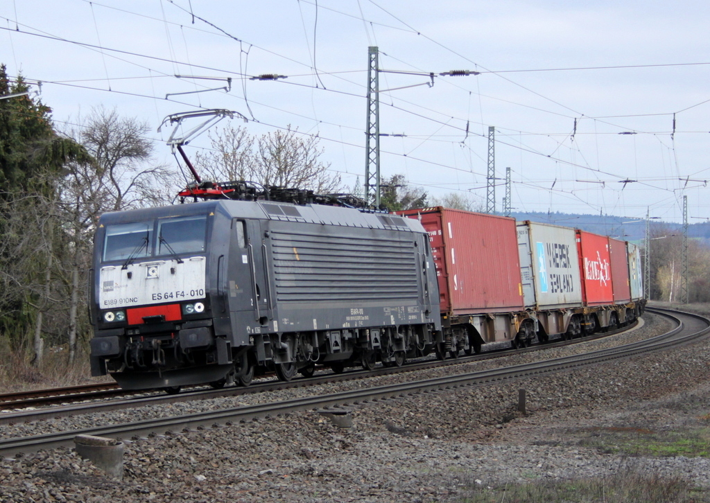 189 910 mit Containerzug am 02.04.12 bei Fulda