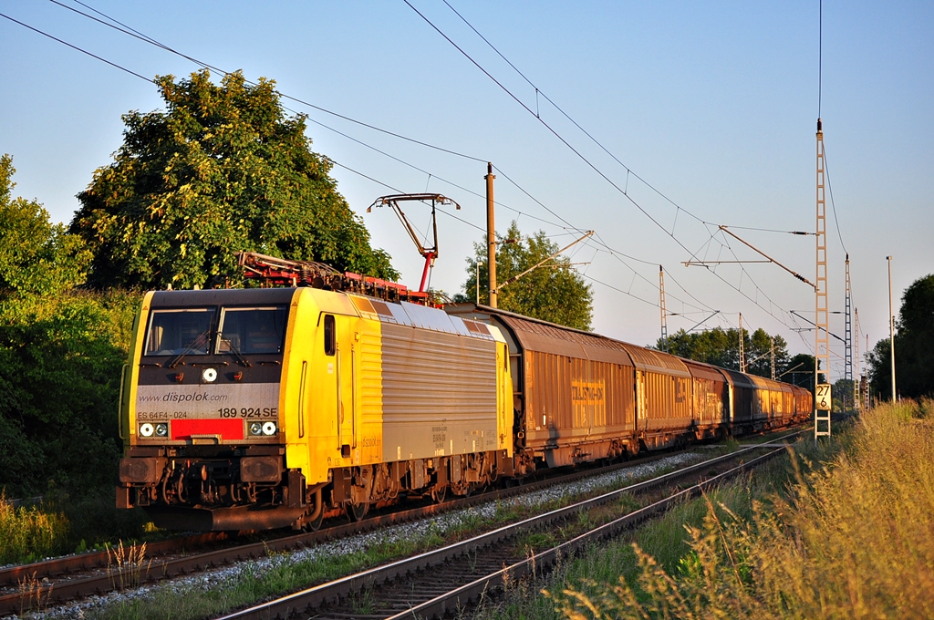 189 924 bespannte am 08.06.2013 den DGS 48804 (Pordenonne-Rostock Seehafen).Hier in Sildemow kurz vor seinem Fahrtziel.