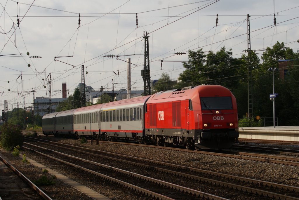 2016 078 mit einem RE in Mnchen-Heimeranplatz am 14.08.2010