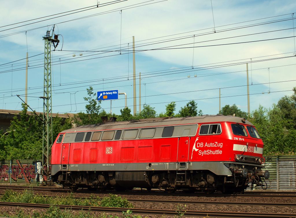 218 311-9 dieselte alleine am 1.6.11 vermutlich zur HU nach Bremen durch Hamburg-Harburg.