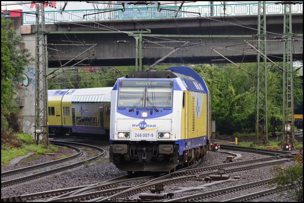 246 007 mit Metronom aus Cuxhaven in Richtung Hamburg Hbf am 19.08.11 in Hamburg Harburg