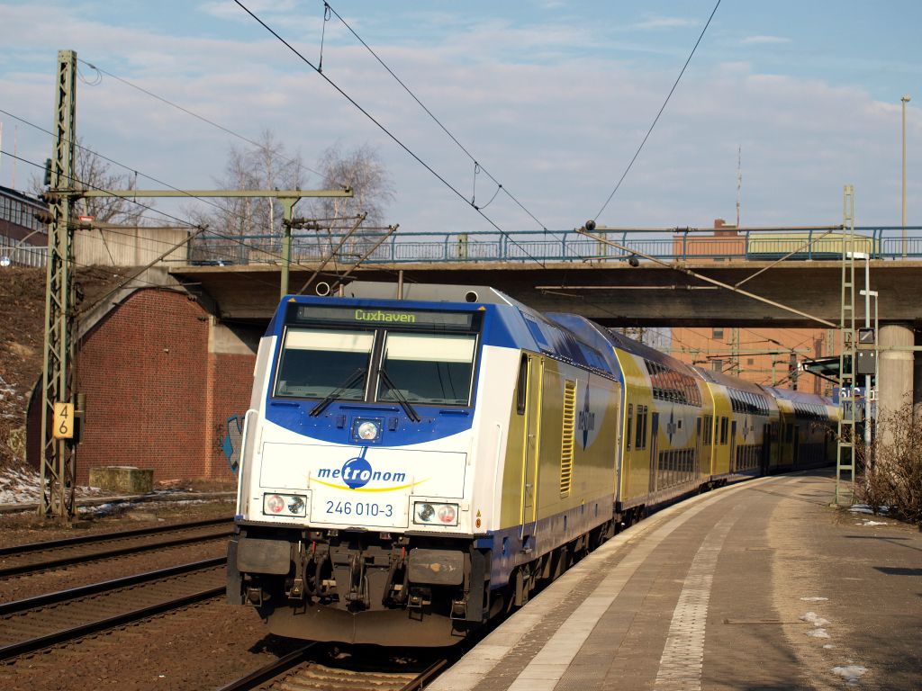 246 010-3 machte eine kurze Pause mit dem Metronom nach Cuxhaven im Bahnhof Hamburg-Harburg.