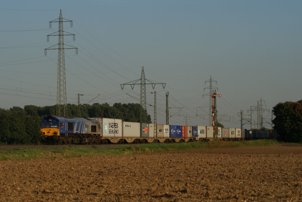 266 040-5 mit einem Containerzug in Neuss-Weienberg am 22.09.2010