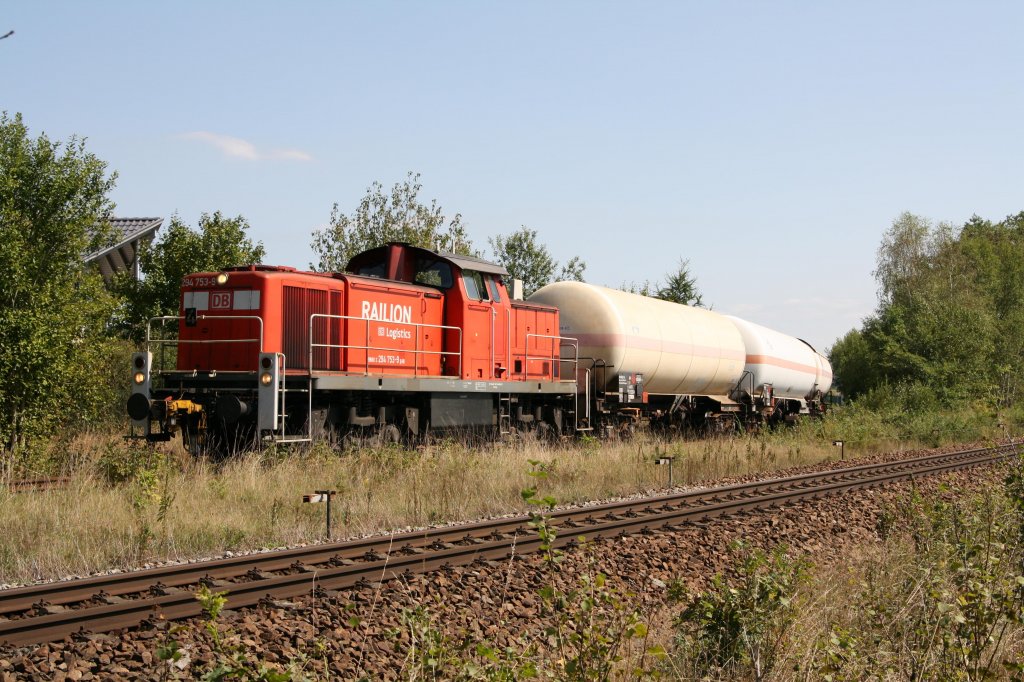294 753-9 rangiert mit Gasdruckkesselwagen am 23.08.12 in Freihls.