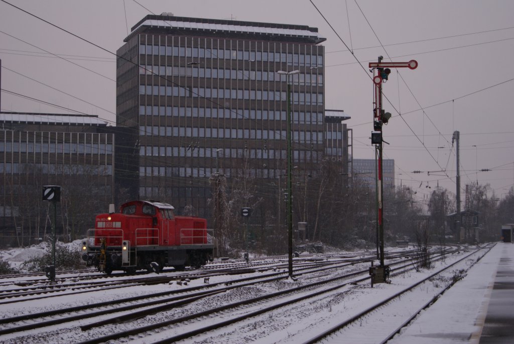 294 803-2 als Lz am rangieren in Dsseldorf-Rath am 02.12.2010